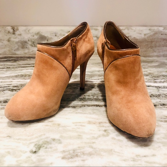 ANTONIO MELANI Shoes - Antonio Melani caramel low ankle booties with heel